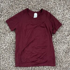 Old Navy Maroon Short Sleeve Athletic Tee